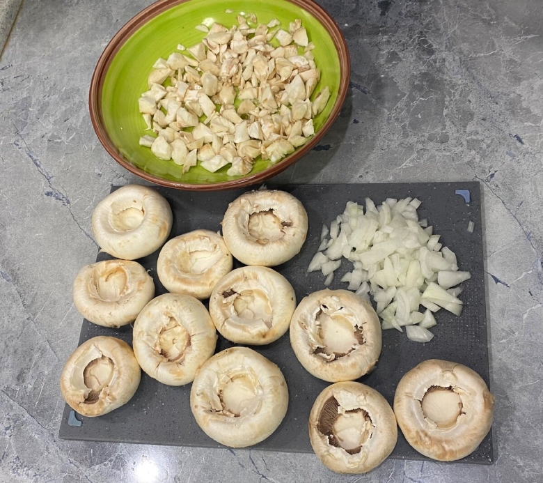 Шампиньоны в беконе