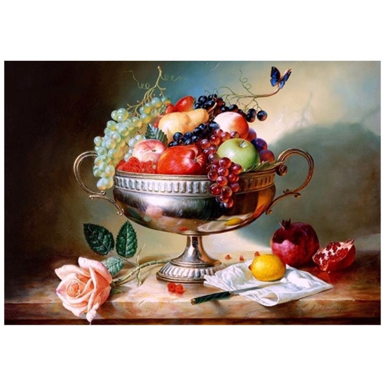 Красивый натюрморт с фруктами