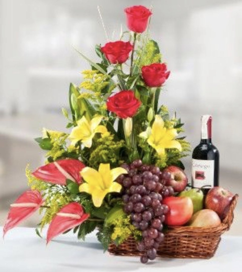 Композиции из цветов и фруктов