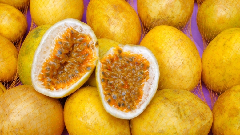 Желтая маракуйя фрукт