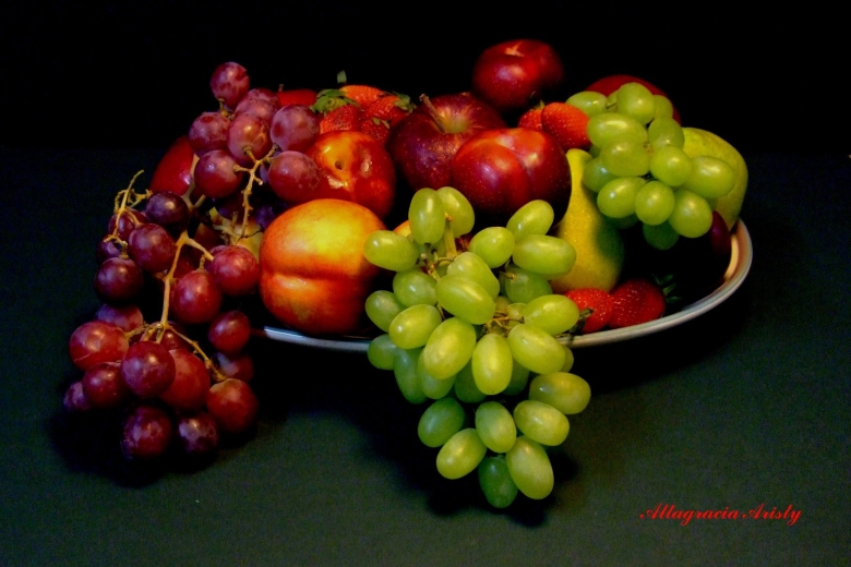 Виноград натюрморт