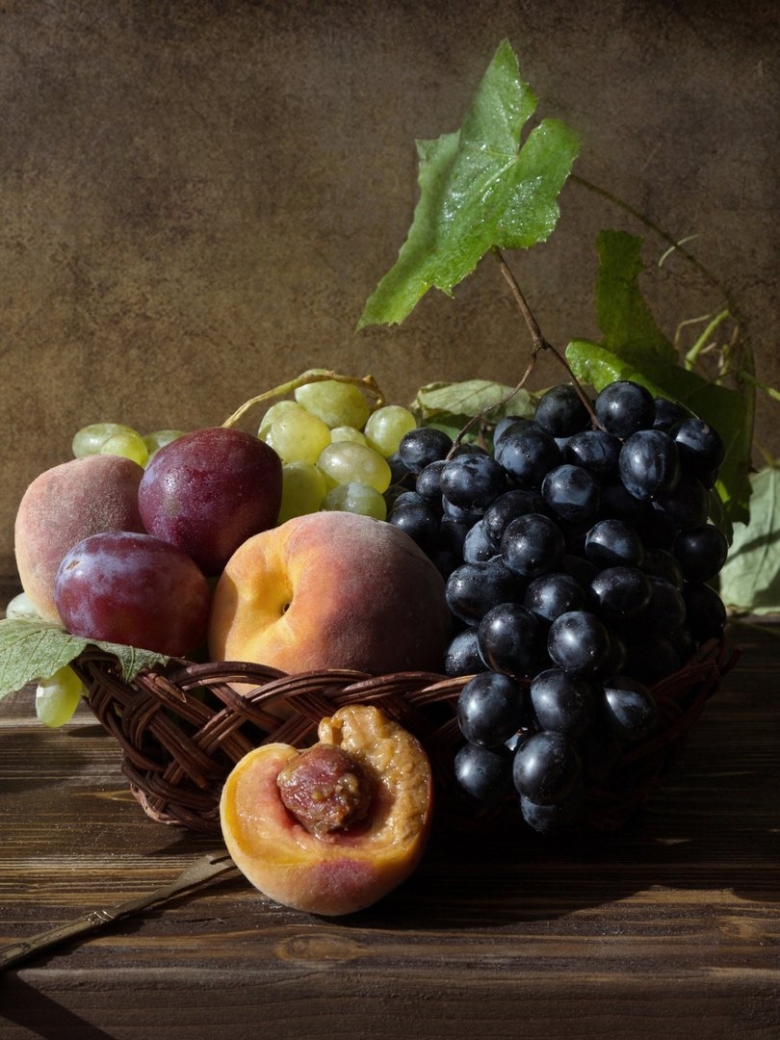 Натюрморт фрукты виноград