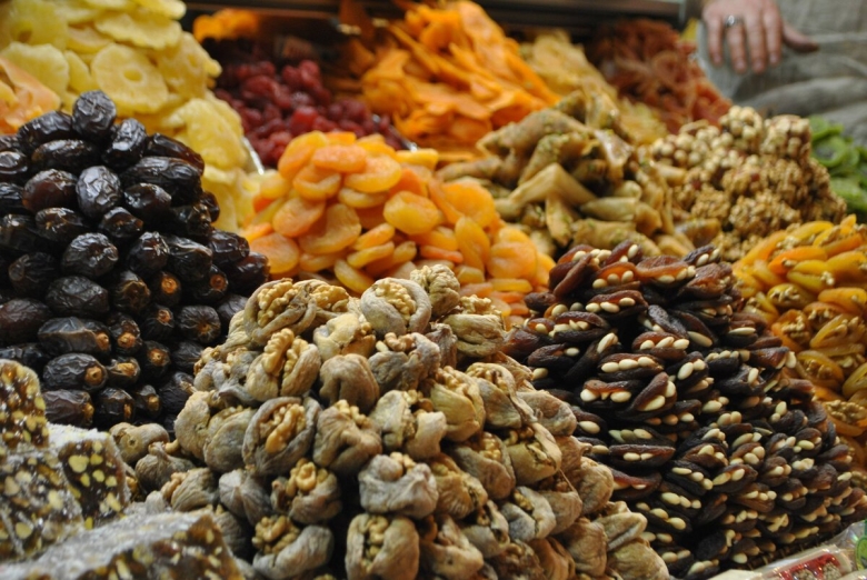 Восточные сладости Узбекистана на базаре