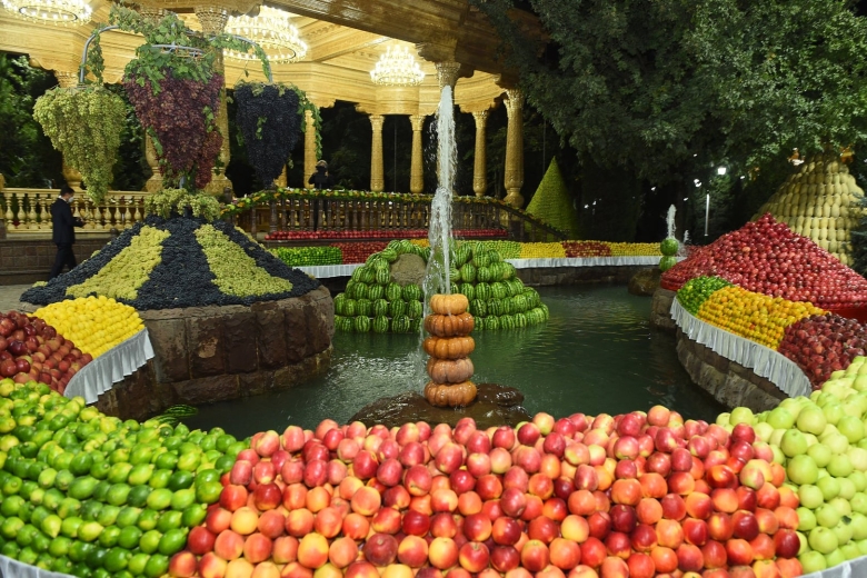 Таджикистан Душанбе фрукты