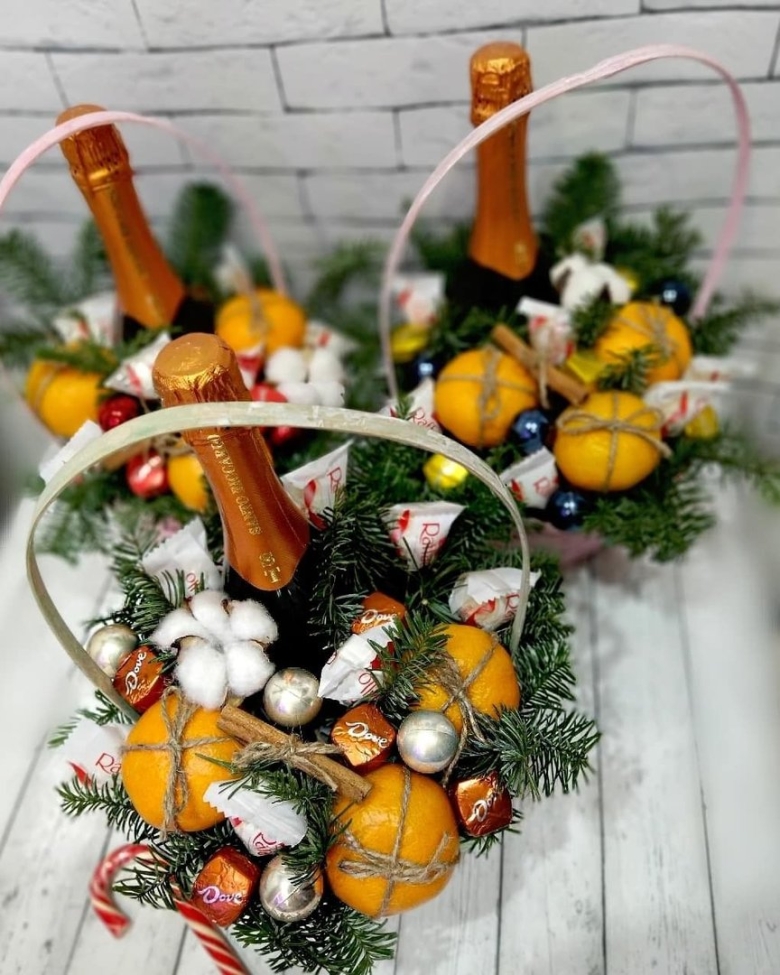 Новогодняя корзина с шампанским
