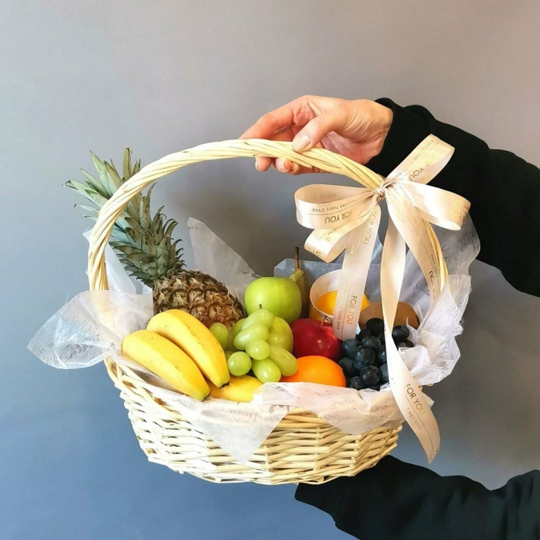 Корзина с фруктами на новый год