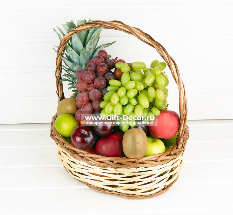 Фруктовая корзина  ананас