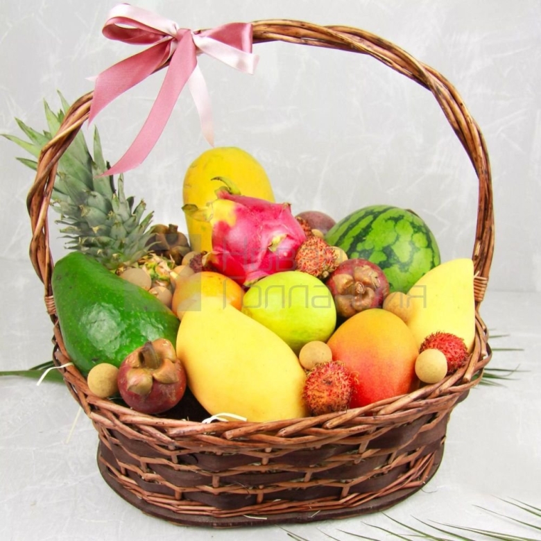 Корзина экзотических фруктов