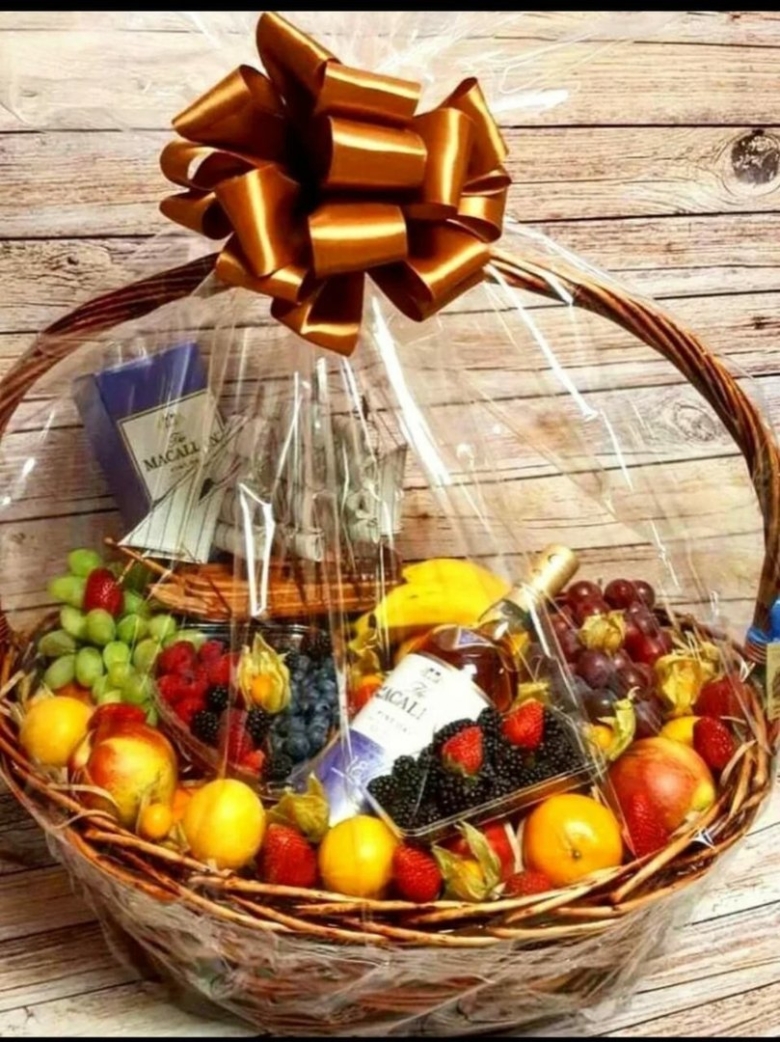 Корзина с фруктами в подарок