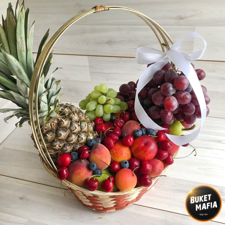 Корзина с фруктами