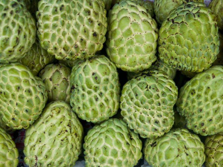 Фрукт сахарное яблоко