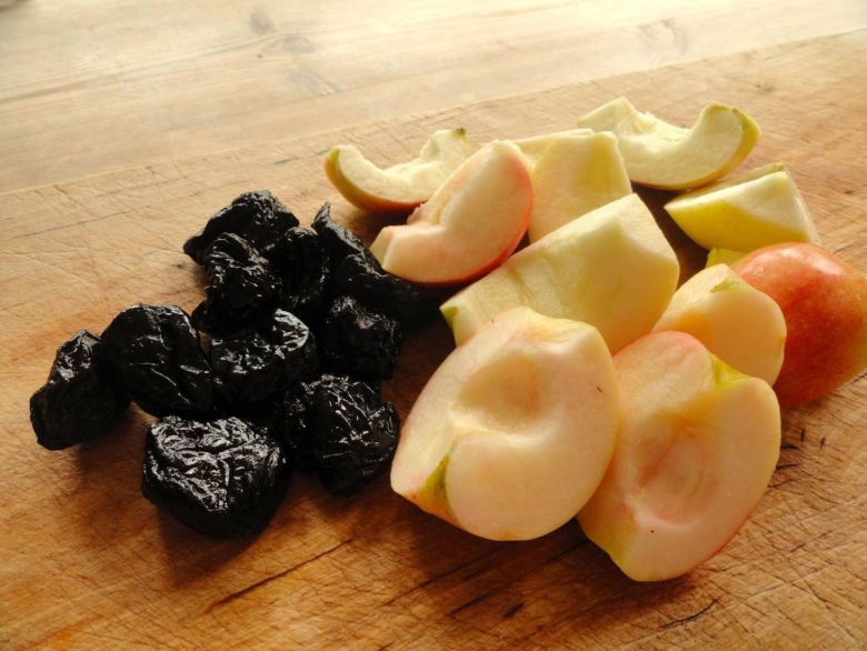 Нарезанные яблоки