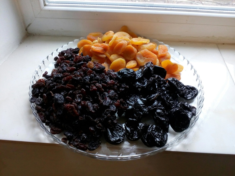 Изюм чернослив абрикос