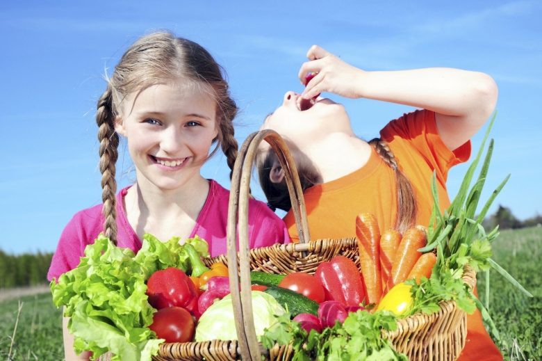 Девочка с урожаем