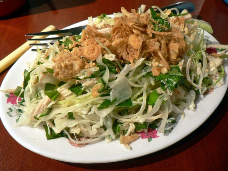 Вьетнамский салат с курицей