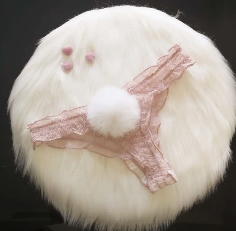 Трусики с кроличьим хвостиком