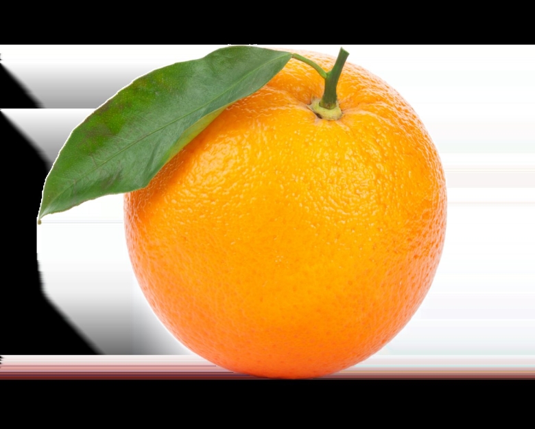 Апельсин на белом фоне