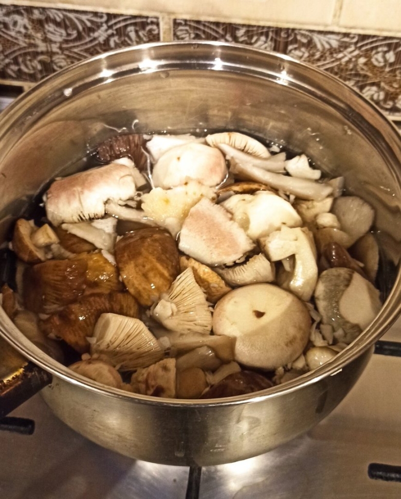 Вкусная соленая еда в магазинах