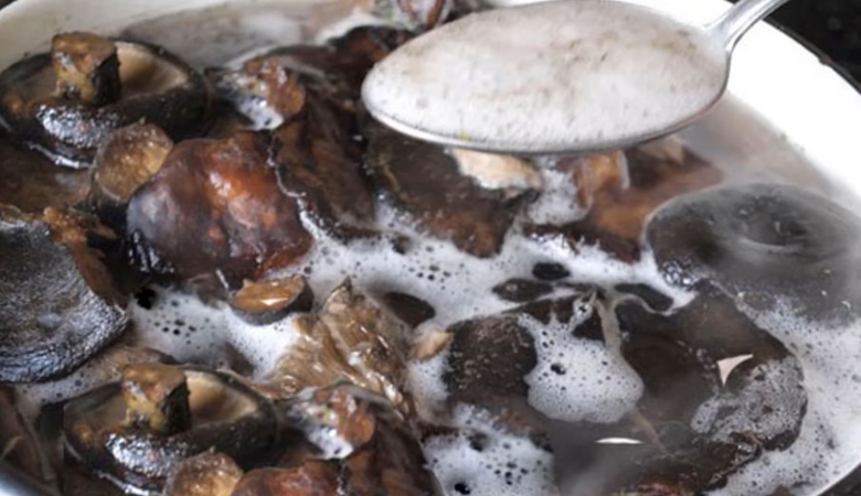 Грибы черные после варки