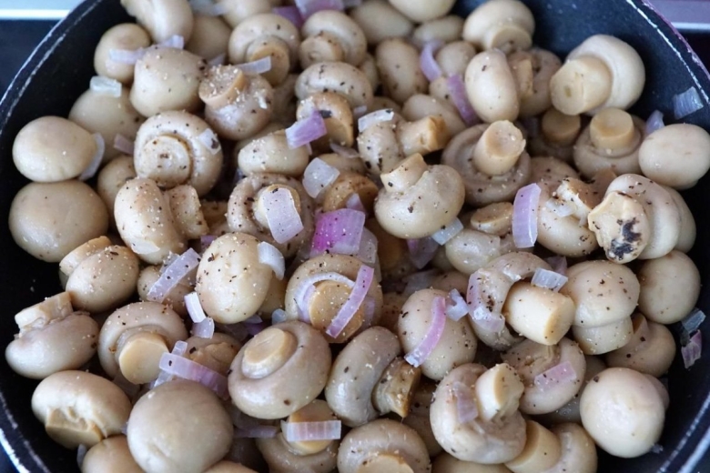 Лук при варке ядовитых грибов