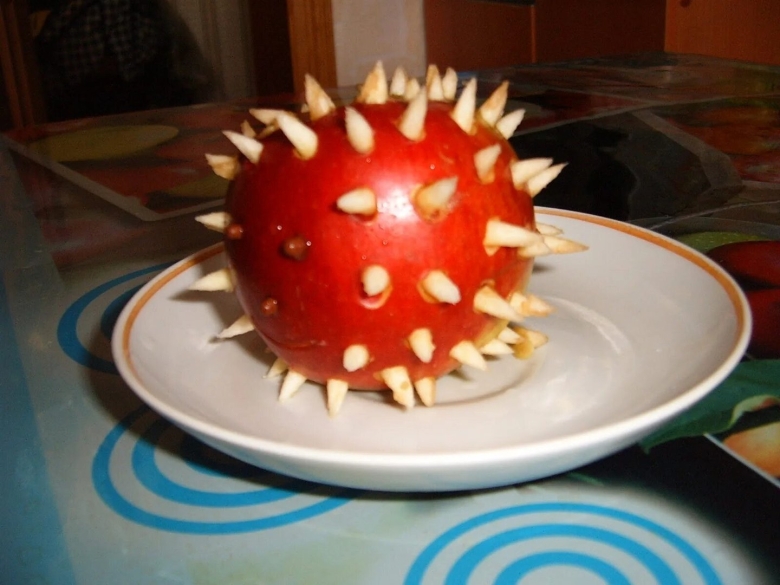 Фруктовый Ежик из яблока