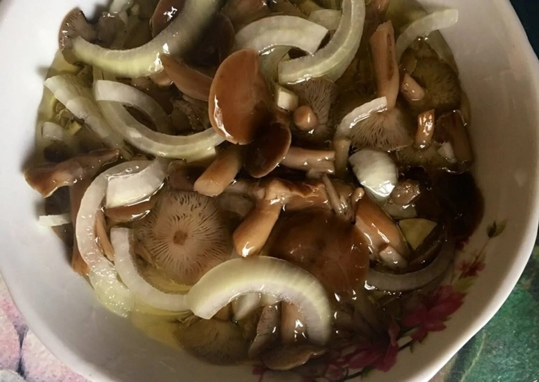 Маринованные опята