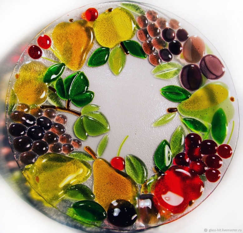 Тарелки стеклянные цветные