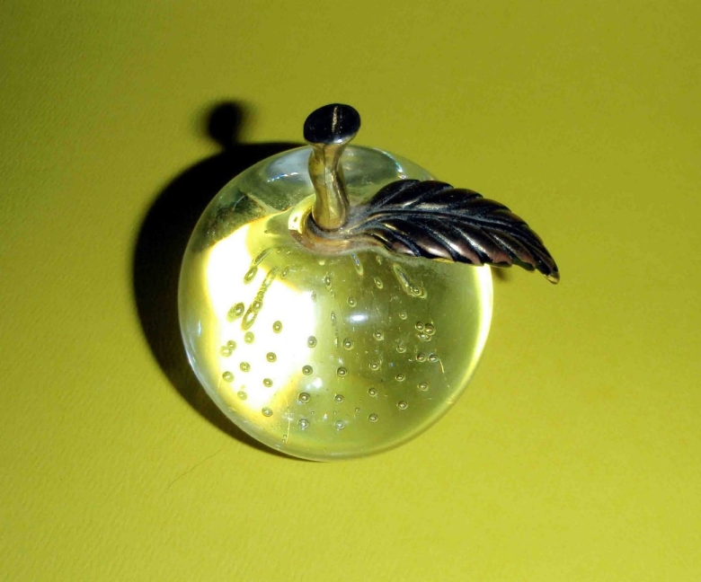 Стеклянное яблочко