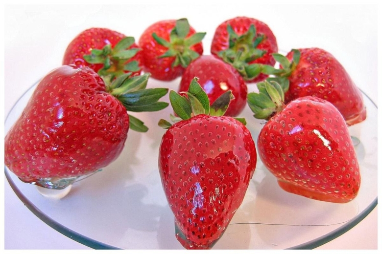 Украшение из клубники