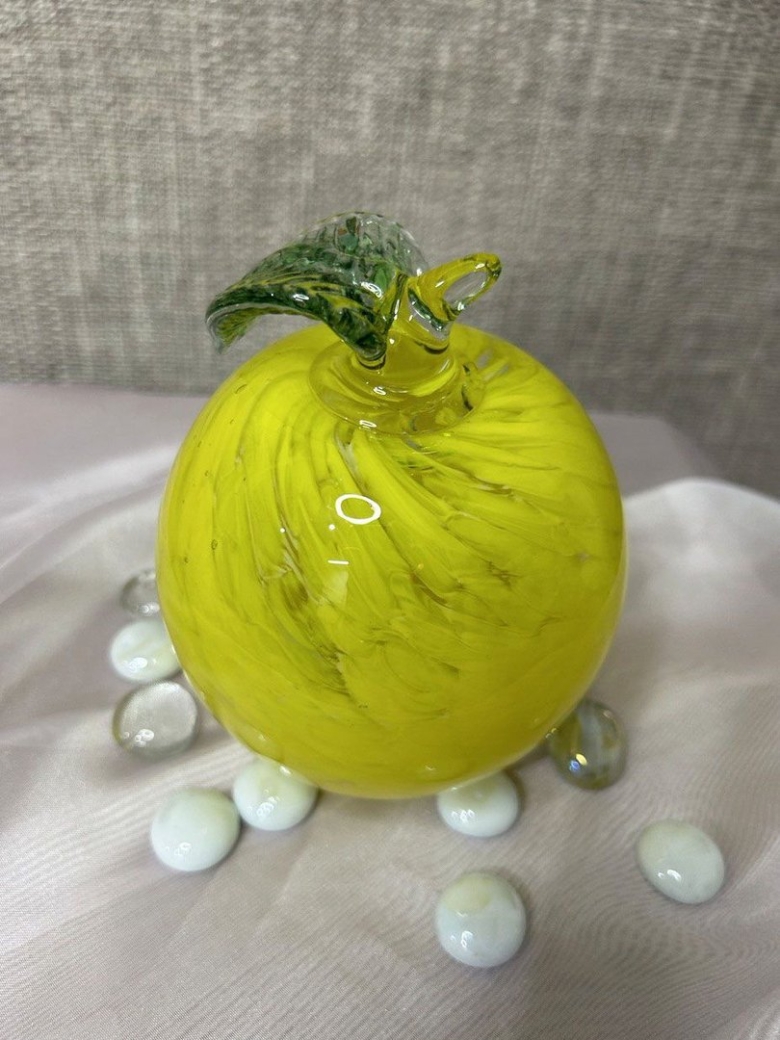 Яблоко стеклянное декоративное