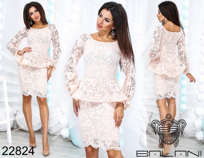 Платье с баской и гипюром