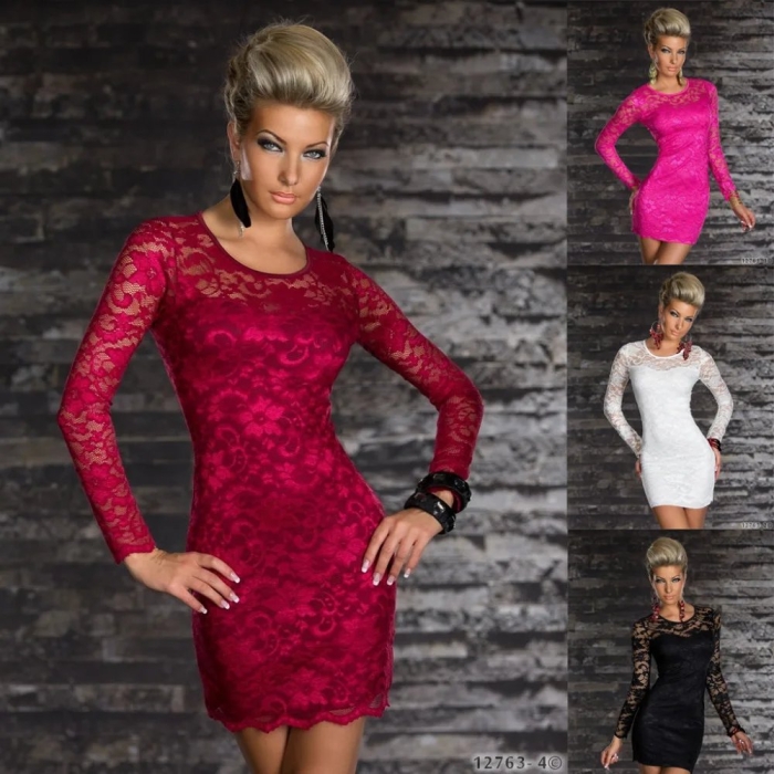 Платье с кружевами