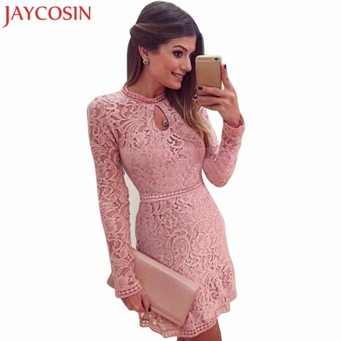 Розовое кружевное платье