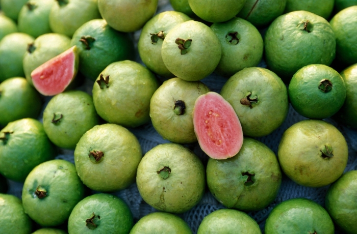 Маленький зеленый фрукт