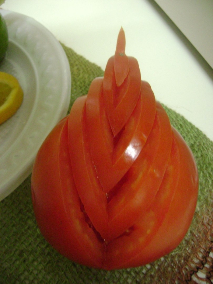 Украшение из помидора