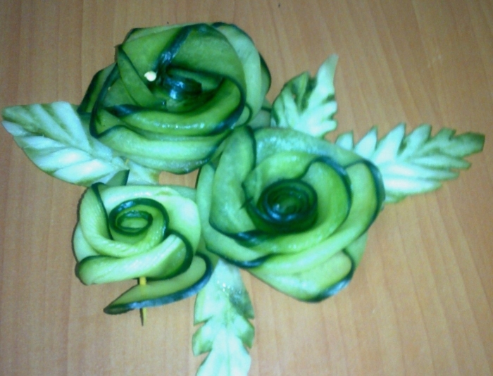 Розочки из огурца для украшения