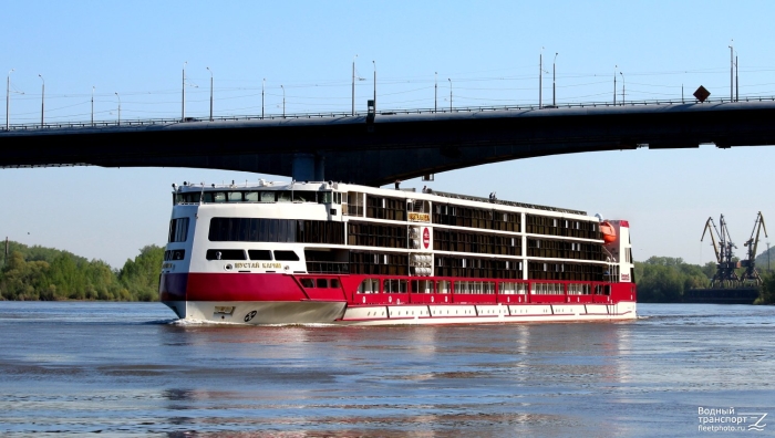 Круизный теплоход мустай карим