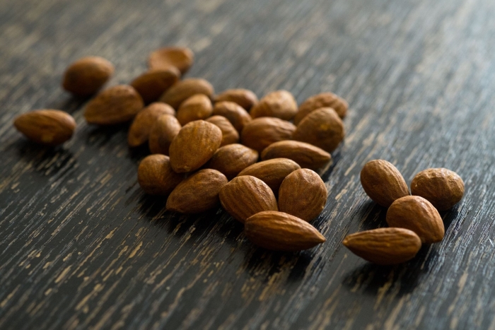 Абрикосовые косточки фундук