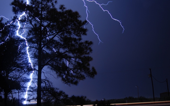 Молния ночью