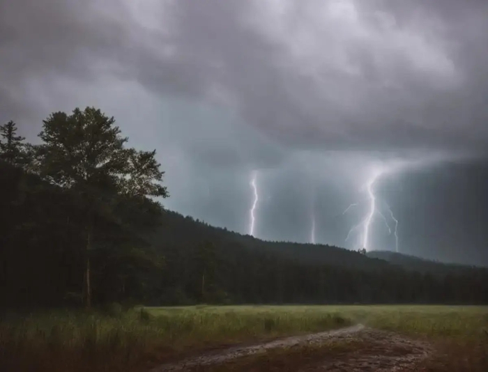 Гроза и ливень