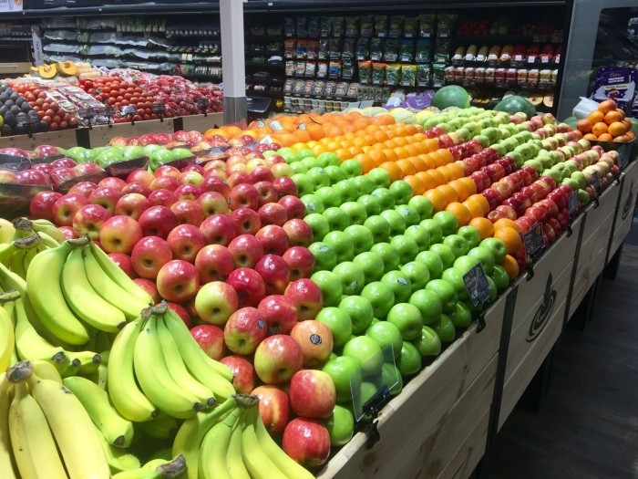 Прилавок с овощами и фруктами