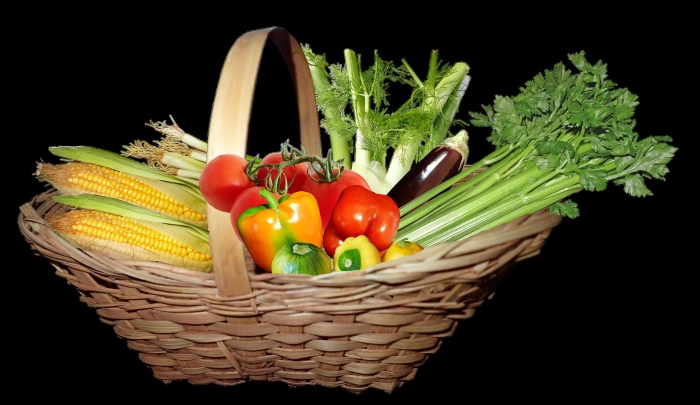 Корзина с овощами и фруктами