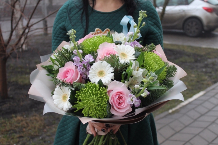 Букет роза с хризантемой