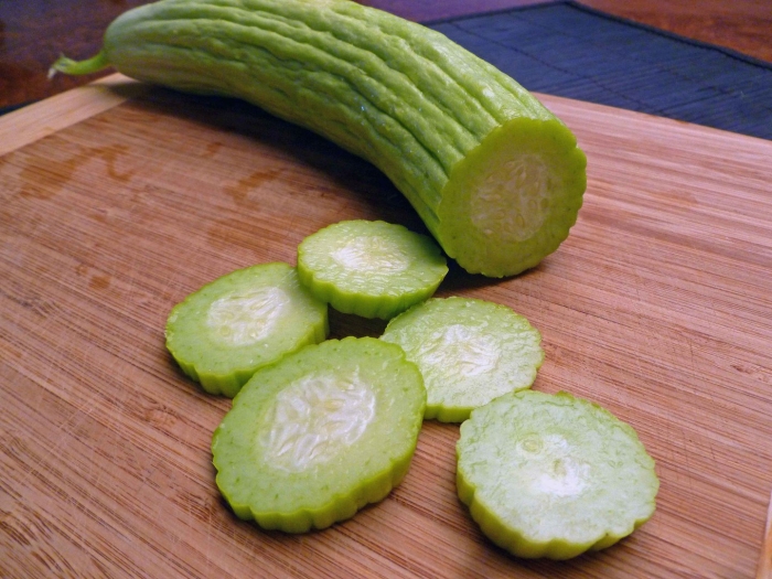 Зеленый овощ длинный