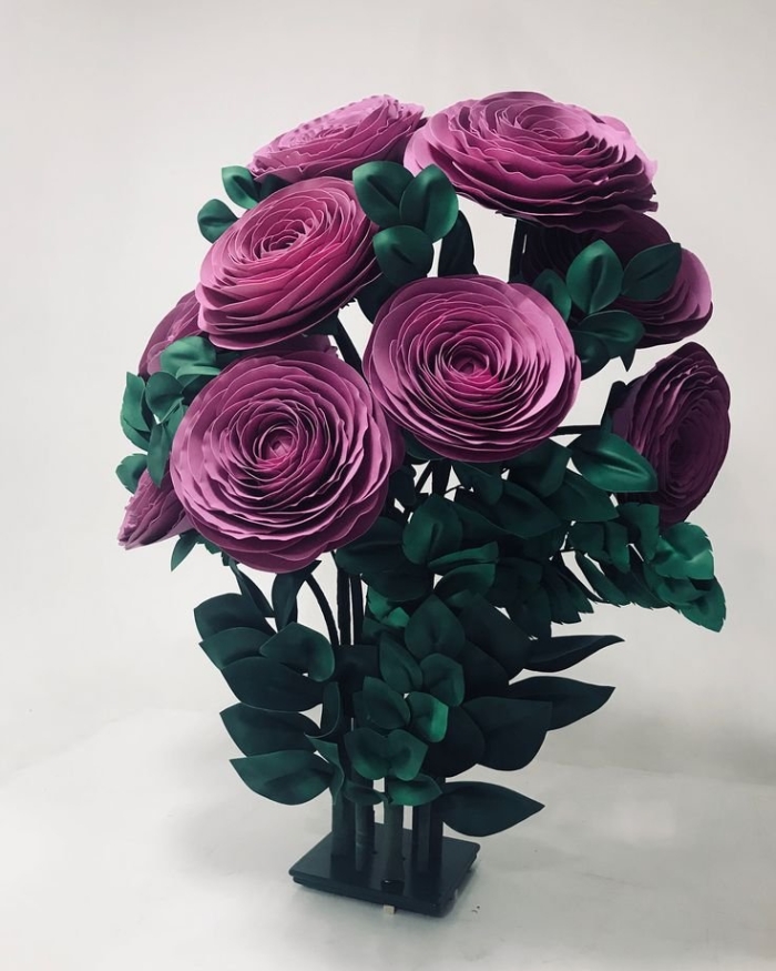 Огромные бумажные цветы