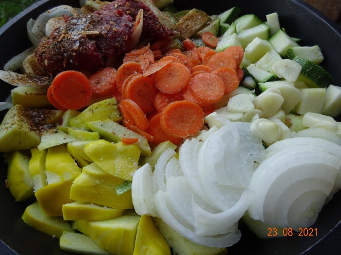 Красивые овощи на сковороде