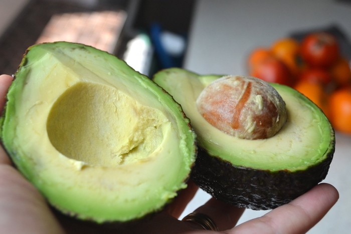 Авокадо спелое