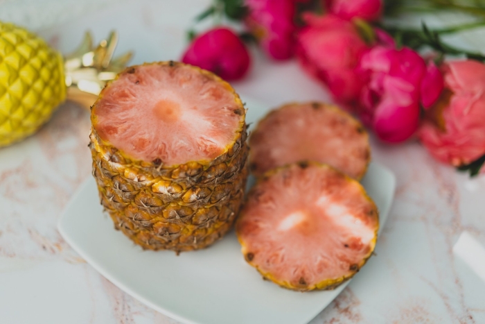 Розовый ананас