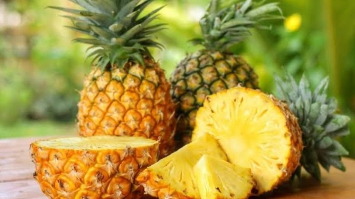 Фрукт ананас