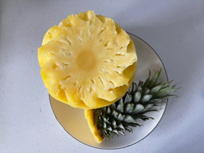 Нарезать ананас